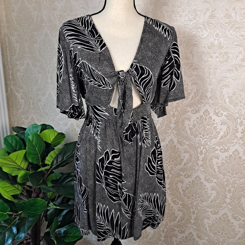 Blue Island black and white Palms floral tie front dress swim cover size small
